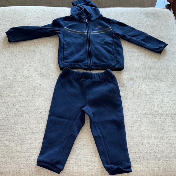 Kids Nike Tech - Picture 1 of 8